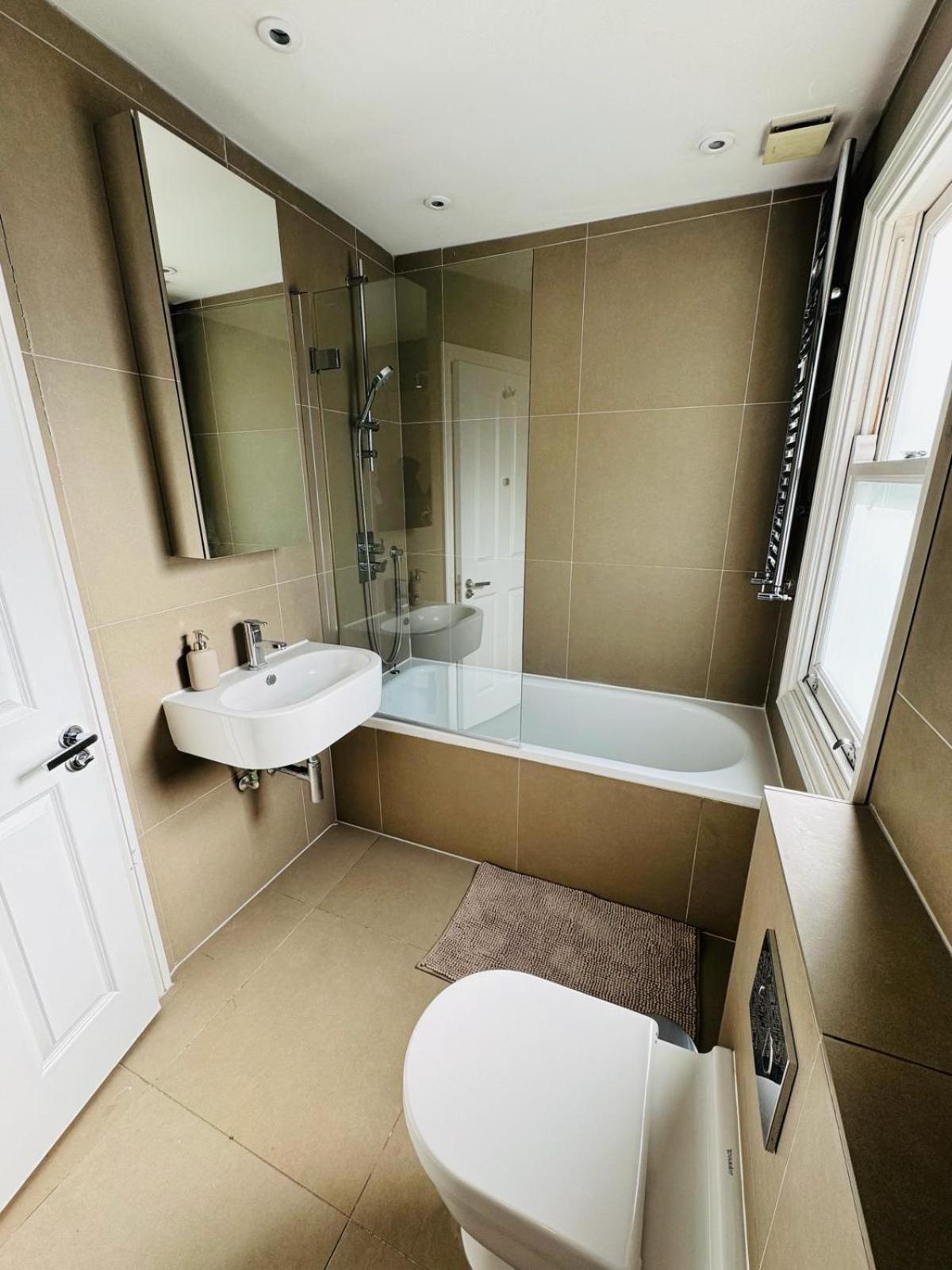 דירות לונדון Stunning Flat In Chiswick מראה חיצוני תמונה