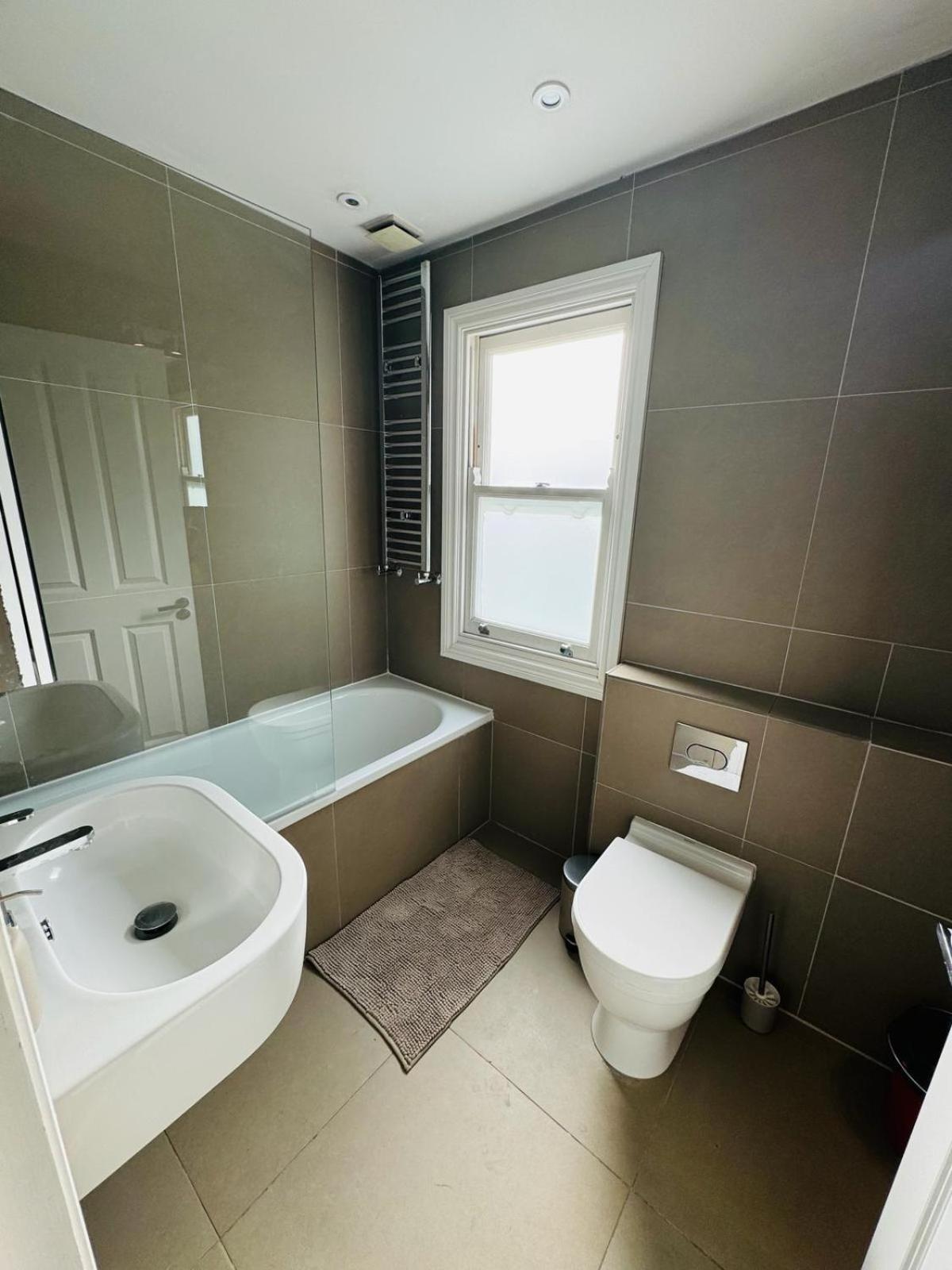 דירות לונדון Stunning Flat In Chiswick מראה חיצוני תמונה