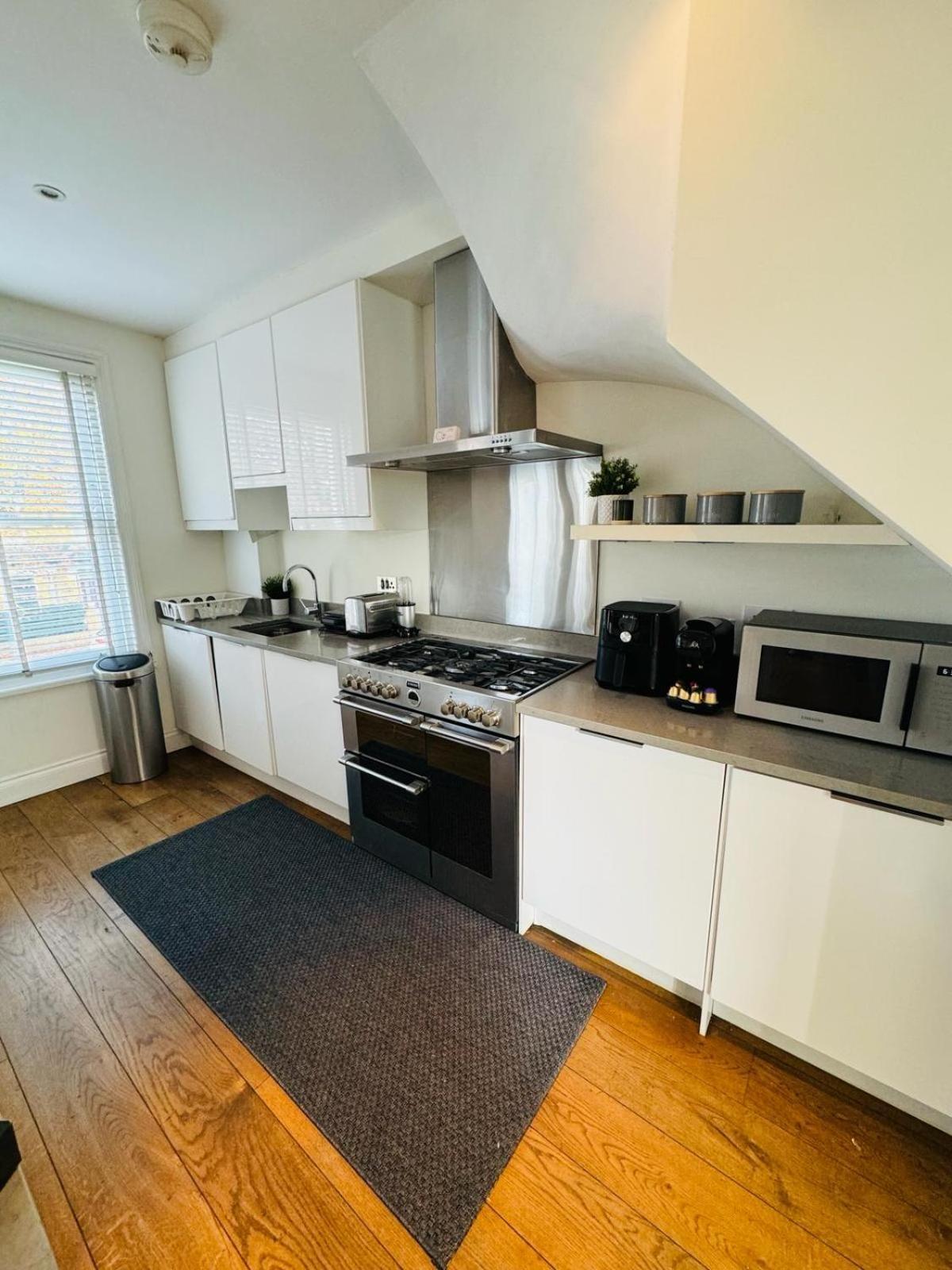 דירות לונדון Stunning Flat In Chiswick מראה חיצוני תמונה